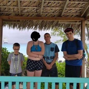 Meet your Posher, Kanishia